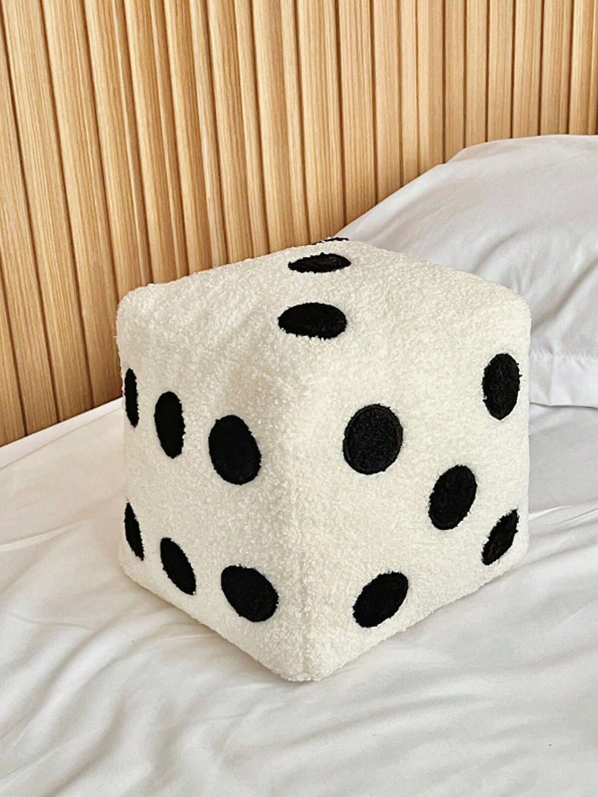1pc Dice-Shaped Decorative Pillow, Comfortable & Fun Simulated Dice Design, Suitable For Dorm Bedding, Dorm Decor, Sofa Cushion, Machine Washable, 4 Season Use, Polyester Filled Pillow With Zipper Closure